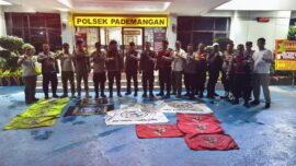 Polsek Pademangan bersama unsur gabungan melaksanakan penertiban atribut organisasi kemasyarakatan (ormas) di wilayah Pademangan, Jakarta Utara