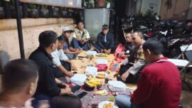 Bhabinkmatibmas Polsek Ciracas menggelar kegiatan ngopi kamtibmas