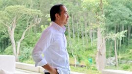 Tanggapan Jokowi Soal Meme Dirinya Ciuman dengan Prabowo
