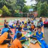 Bhabinkamtibmas Kelurahan Ciracas, Aiptu Agus DH, untuk melakukan pengamanan