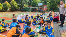 Bhabinkamtibmas Kelurahan Ciracas, Aiptu Agus DH, untuk melakukan pengamanan