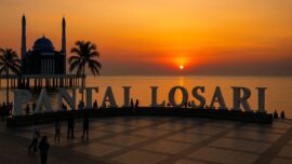 Pantai Losari Makassar: Keindahan Sunset Daya Tarik Wisata Favorit di Sulsel