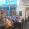 Anggota Polsek Ciracas saat menggelar Jumat Curhat