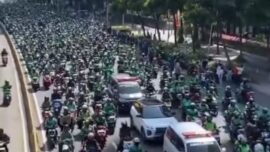 Affan Kurniawan Dimakamkan, Ribuan Ojol Tumpah Ruah di Jalanan Ibu Kota