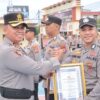 HUT Humas Polri ke 74: Humas Polres Sidrap Terima Penghargaan dari Kapolres