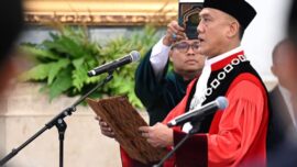 Liliek Prisbawono Resmi Jadi Hakim MK, Disumpah di Hadapan Prabowo